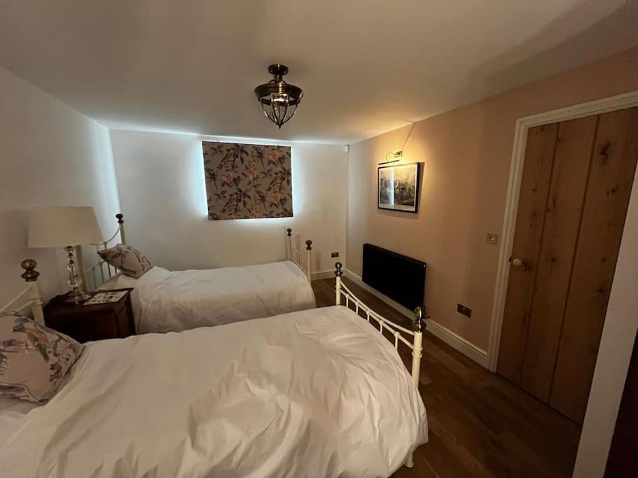 Byre - Farm Cottage On 9 Acre Equestrian Small Holding Σαλισμπέρι Εξωτερικό φωτογραφία